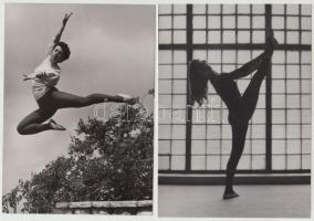 cca 1960-1970 Tornászokról készült 10 db fotó, 18x13 és 24x18 cm