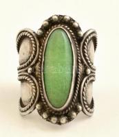 Ezüst(Ag) gyűrű jáde kővel, jelzett, méret: 57, bruttó: 10,6 g