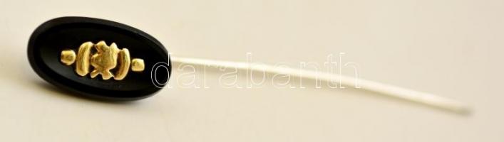 Ezüst(Ag) nyakkendőtű ónix díszítéssel, jelzett, h: 6 cm, bruttó: 1,5 g