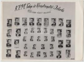 1956 K.P.M. (Közlekedési és Postaügyi Minisztérium) Telep és Körzetvezetői Iskola 1956. évben végzet hallgatói, az egyik sarkánál kis gyűrődéssel, 17x24 cm.
