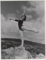 cca 1970-1980 Tornászleány, fotó, 5 db, 24x18 cm és 24x15 cm közötti méretben