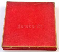 DN "Tamási Lovas Napok" porcelán plakett sérült dísztokban (177mm) T:1-