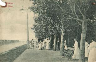 Siófok - 4 db régi városképes lap, vegyes minőség: fürdőzők, strand, corso