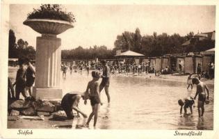 Siófok - 4 db régi városképes lap, vegyes minőség: fürdőzők, strand, corso