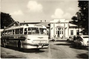 Siófok - 7 db modern városképes lap: Balatoni Cukrászda, Vasútállomás, autóbusz, automobilok, Délibáb és Tünde szálló, étterem