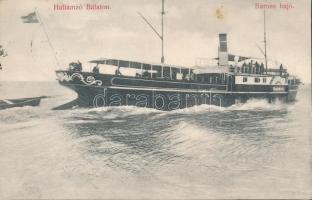 Balaton, Baross gőzhajó húz maga után egy mentőcsónakot a hullámzó Balatonon. Grüner Simon kiadása (EK)
