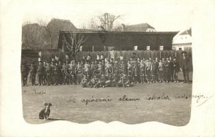 1910 Apáca, Apata; az állami elemi iskola hadserege, kutya / school group photo with dog