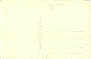 Csíkszeredai nő szövőszékkel, erdélyi folklór / Transylvanian folklore, lady with loom in Mercurea C...