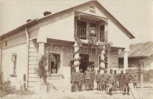 1916 Galícia. Osztrák-magyar katonai parancsnokság, hadnagy. A felvétel a Király születésnapján készült / WWI Austro-Hungarian K.u.K. military headquarters, Lieutenant. photo