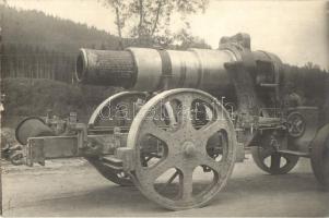 Osztrák-magyar mozsárágyú keréken, csőre vésve a bevetés helyei (Isonzó, Galícia, Südtirol, Görz, stb.) / WWI Austro-Hungarian K.u.K. military mortar on wheels, engraved the locations where it served. photo