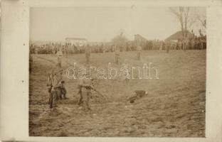 Kém kivégzés nagy nyilványosság előtt / WWI Austro-Hungarian K.u.K. soldiers execute a spy in front of a crowd. photo (EK)