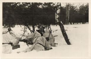 1943 Haditudósító Kiállítás Budapest. Katonák a hóban. DIsoz haditudósító felvétele / WWII Hungarian military field photo exhibition, soldiers in the snow