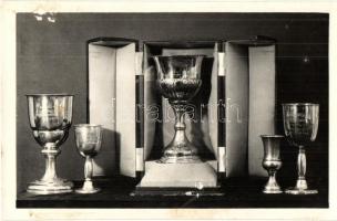 Ungvár, Uzshorod, Uzhorod; A Csehszlovákiai Magyar Tenisz Szövetség serlegei / The Czechoslovakian-Hungarian Tennis Federation's cups, trophies. Ijuchvid photo