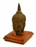 Buddha-fej, fém szobor fa talapzaton, m: 15 cm