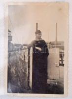 28 db régi militária motívumlap kis méretű albumban, ebből 22 képeslap és 6 katonai fénykép (első és...