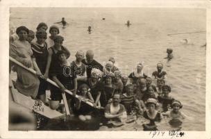 1914 Abbazia, fürdőzők csoportképe / bathing people. H. Porkert photo