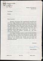 1993 Kosáry Domonkos, az MTA elnökének saját kézzel aláírt levele Vas Zoltánnénak, valamint Vasné leveleinek leirata, melyekben történelmi kérdésekről vitáznak. 4 lap