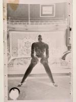 cca 1972 Erotikus és pornográf fotónegatívok, 24 felvétel 3 tekercsen, 5,5x5,5 cm