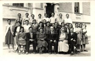 1949 Fót, Leánykonferencia résztvevői, hátoldalon nevek és aláírások. photo (EK)