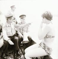 1968 Budapest, nyári fotóriport a Római parton (fürdőzők, vízi rendőrök, stb) és a lépcsős Dunaparto...