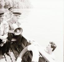 1968 Budapest, nyári fotóriport a Római parton (fürdőzők, vízi rendőrök, stb) és a lépcsős Dunaparto...