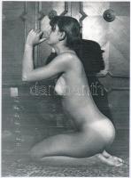 cca 1976 Alkalmi műteremben, 3 db jelzés nélküli vintage fotó Menesdorfer Lajos (1941-2005) budapest...