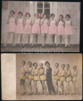 cca 1929 Kézzel színezett fényképek táncos lányokról, 2 db vintage fotó, az egyiken törésvonalak, 9x14 cm