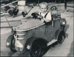 cca 1930-1950 Budapest, Angolpark (későbbi nagyítás), Vidámpark (vintage), 2 db fénykép, 18x24 cm és...