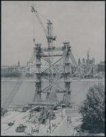 1964 Budapest, Erzsébet híd építése, átadása, 6 db vintage fotó, 9x14 cm és 19x14,5 cm