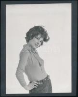 cca 1972 Két lap a manöken és fotómodell nyilvántartásból, adatlappal, 24x18 cm