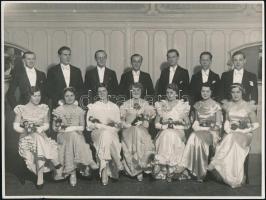 cca 1936 Báli ruhák divatja, 4 db vintage fotó, három jelzett, 18x23 cm