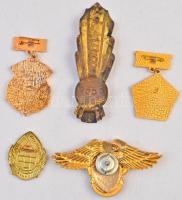 Szovjetunió 5db-os vegyes kitüntetés, jelvény és fém felvarró tétel, közte véradó, ejtőernyős és ten...