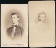 cca 1864 Fiatalok, 2 db vizitkártya méretű fénykép, 10,5x6 cm és 9,5x6 cm