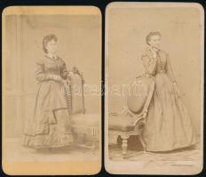 cca 1869 Divatos hölgyek, 2 db vizitkártya méretű fénykép pesti fényképészek műterméből, 10,5x6 cm