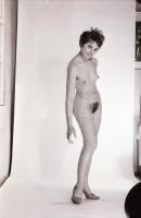 cca 1970 Szolidan erotikus felvételek, 9 db vintage negatív és dia, 24x36 mm
