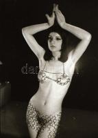 cca 1970 Szolidan erotikus felvételek, 9 db vintage negatív és dia, 24x36 mm