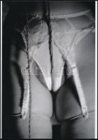 cca 1985 Szerepjáték, szolidan erotikus felvételek, 5 db mai nagyítás, 10x15 cm és 25x18 cm