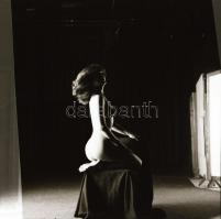 cca 1978 Műtermi látomások, szolidan erotikus felvételek, 13 db vintage negatív, 6x6 cm