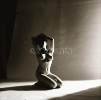 cca 1978 Műtermi látomások, szolidan erotikus felvételek, 13 db vintage negatív, 6x6 cm