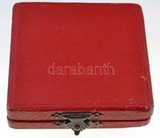 Törzsök Károly (1906-1964) 1946. "Petőfi érem" Br emlékérem eredeti dísztokban (40x40mm) T...