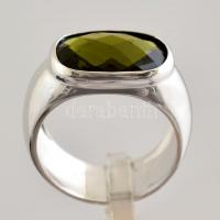 Ezüst(Ag) zöld köves gyűrű, jelzett, méret: 54, bruttó: 6,7 g