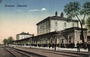Érsekújvár, Nové Zámky; Vasútállomás / railway station (EM)