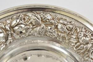 Ezüst(Ag) rózsamintás kerek tálka, jelzett, d: 14 cm, nettó: 105,9 g