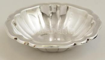 Ezüst(Ag) kerek, mély tálka, jelzett, d: 8,5 cm, nettó: 34,9 g
