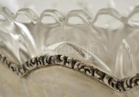 Ezüst (Ag.) jardiniere, kalapált , öntött fülekkel, jelzett (V.J), pótólt csiszolt üvegbetéttel  40×...