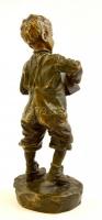 Jose Cardona  (1878-1923): Harmonikás fiú. Bronz szobor. Jelzett (LV Bronze Garanti), m:30 cm / Jose...