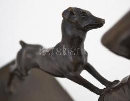 John W. Elischer (1891-1966) : Kíváncsi kutya. Bronz figura, jelzett, márvány talapzattal, m:26 cm