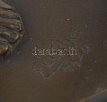 John W. Elischer (1891-1966) : Kíváncsi kutya. Bronz figura, jelzett, márvány talapzattal, m:26 cm