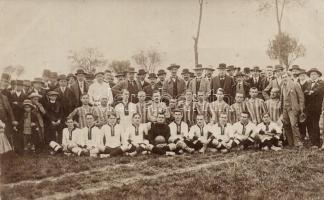 12 db régi fotó képeslap magyar labdarúgócsapatokról, foci. egy részük a hátoldalon feliratozva / 12...