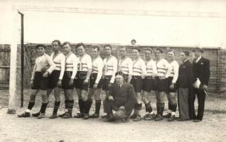 12 db régi fotó képeslap magyar labdarúgócsapatokról, foci. egy részük a hátoldalon feliratozva / 12...